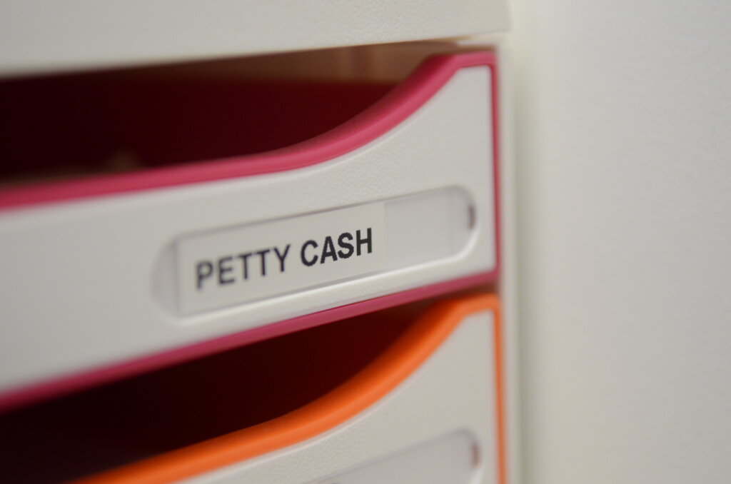 petty cash office trays