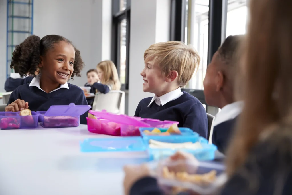 pupils eating lunch